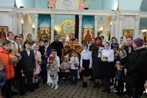 В субботу Светлой Седмицы в храме Знамения состоялась Божественная литургия с участием детского и молодежного любительских хоров
