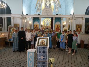 На праздник Тихвинской иконы Божией Матери в храме Знамения состоялась литургия с участием молодежного хора